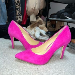 Pink suede Gianni Bini heels